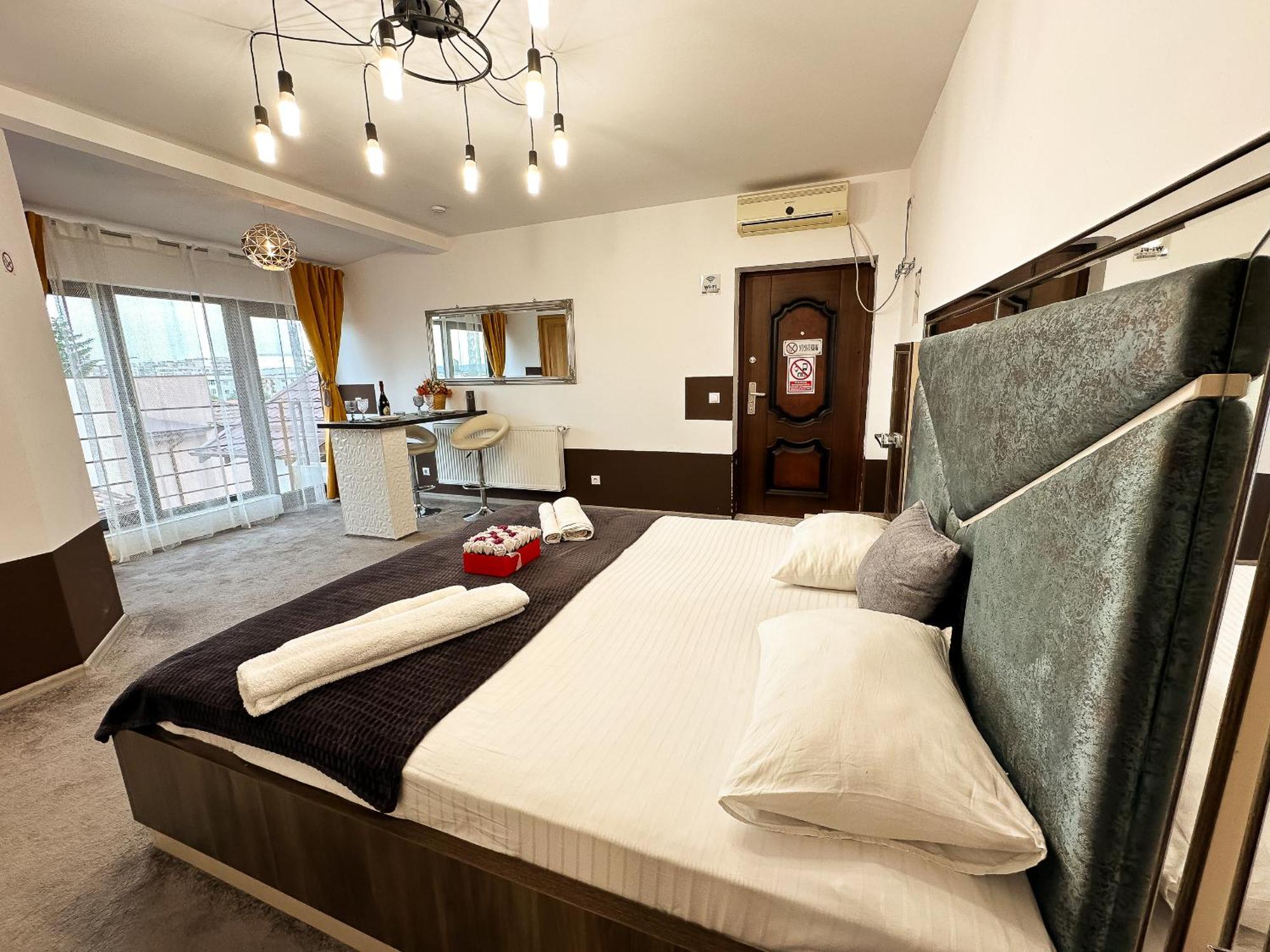 The Royal - Studio With Balcony & Panoramic View Craiova Exterior photo